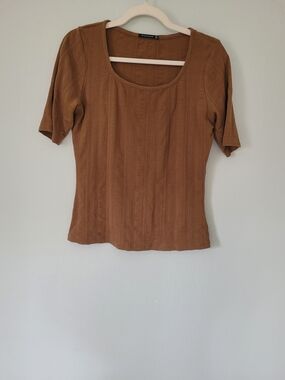 Scoop Neck Short Sleeve Top in Chestnut Brown - Staccato - Size M